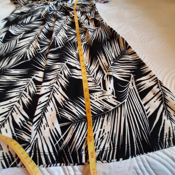 Northern Reflection dress. Large black and white short sleeve - Picture 3 of 13